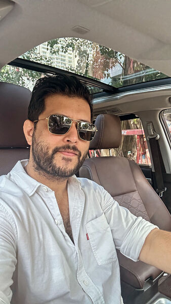  Connaught Place,   Sumit, 38 ,     , c 