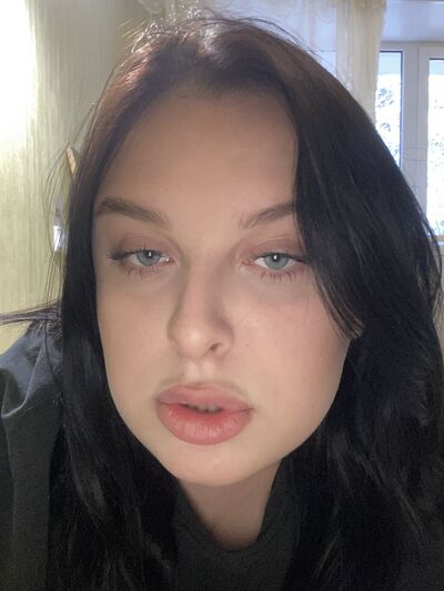  ,   Viktoria, 21 ,   ,   