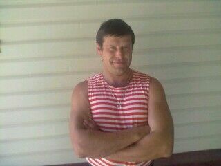  ,   Viktor, 47 ,  