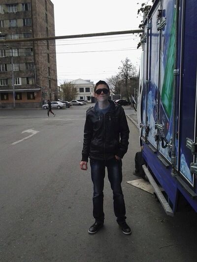  ,   Artur, 32 ,   