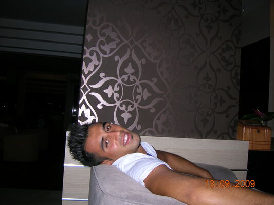  ,   Simon, 44 ,   