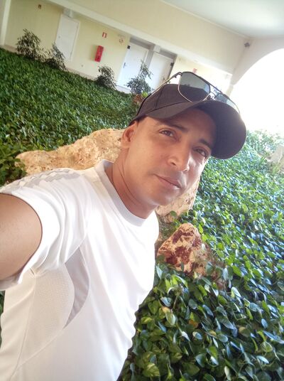  ,   Gustavo, 42 ,   ,   