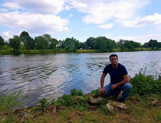  ,   Zaur, 37 ,  