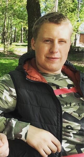   ,   Axel, 32 ,   