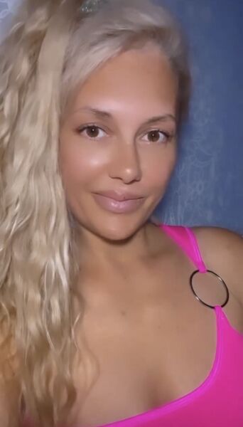 ,   Elena, 42 ,   c 