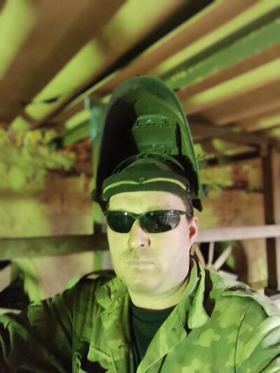  ,   Viktor, 40 ,   ,   