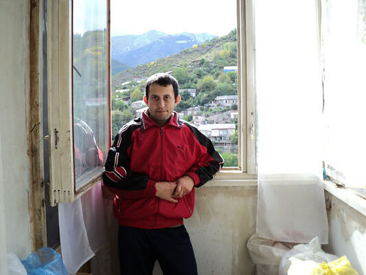  ,   Suren, 44 ,     , c 