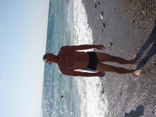  ,   Viktor, 41 ,   