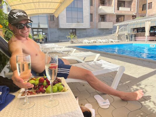  ,   Alex, 33 ,   ,   