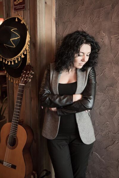  ,   YANA, 40 ,     , c 