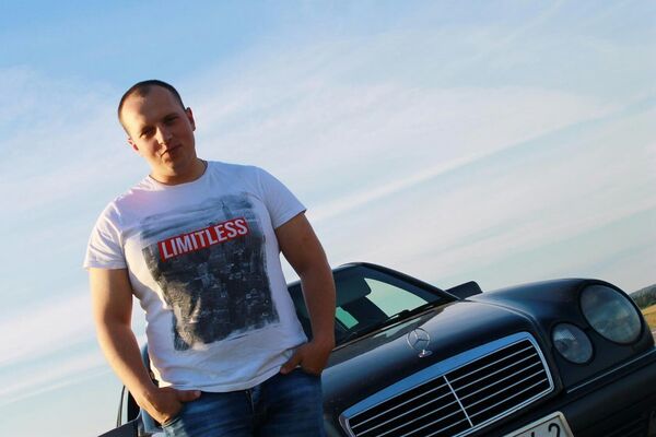  ,   Dima, 32 ,   