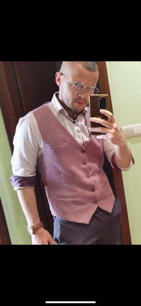  ,   Valentin, 29 ,  