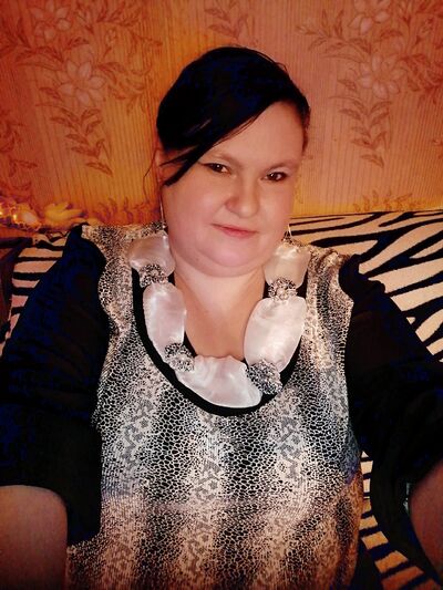  ,   Anna, 33 ,  