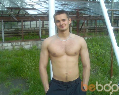  ,   Viktor, 36 ,  