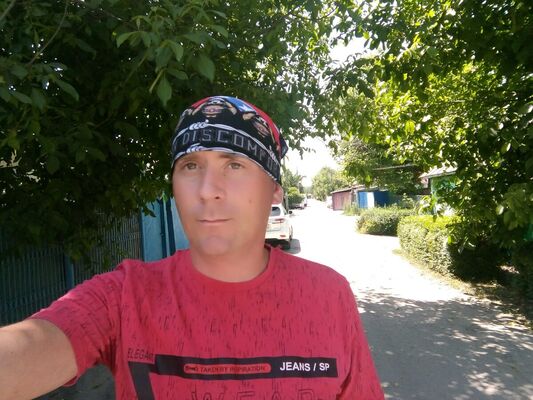  ,   Viktor, 34 ,  