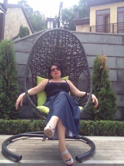  ,   Nune, 42 ,  