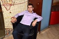  6781017  Narek, 40 ,    