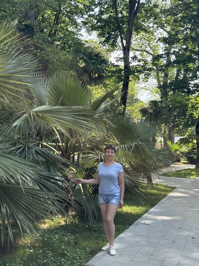  ,   Elena, 57 ,   c 