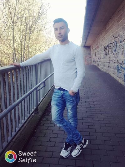  ,   Khan, 33 ,   ,   