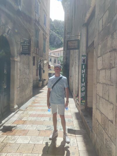  ,   Andrej, 41 ,   ,   , c 