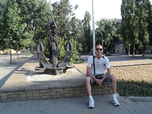  --,   Den, 44 ,  