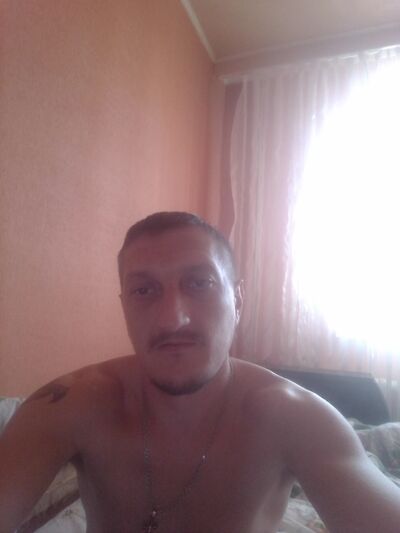  ,   Viktor, 44 ,   