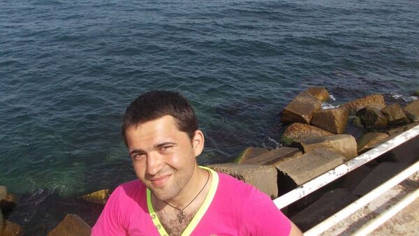  ,   Denis, 32 ,  