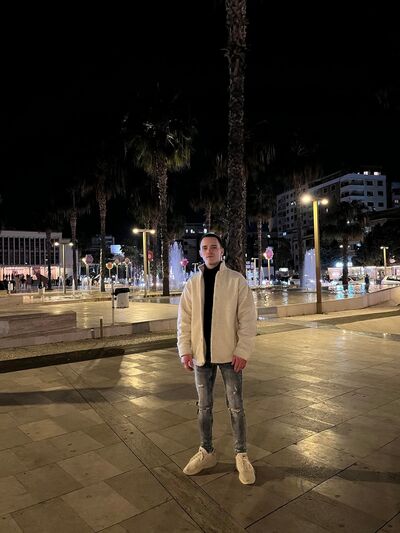  ,   Maksym, 27 ,   ,   , c , 