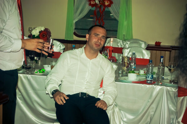  ,   Viktor, 44 ,   