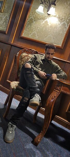  Palais-Bourbon,   Youssef, 25 ,   ,   