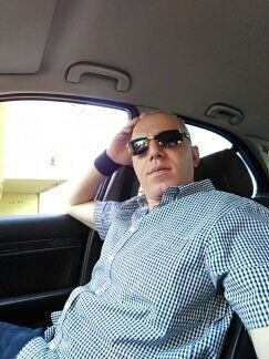  ,   Maikl, 43 ,   