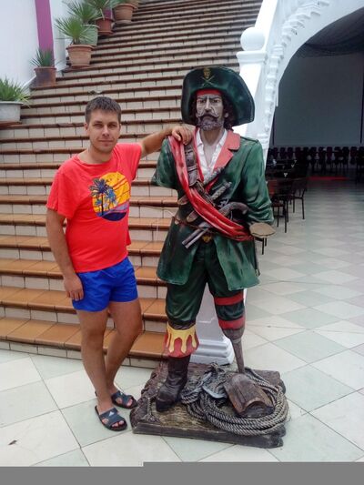  ,   Alex, 32 ,   ,   