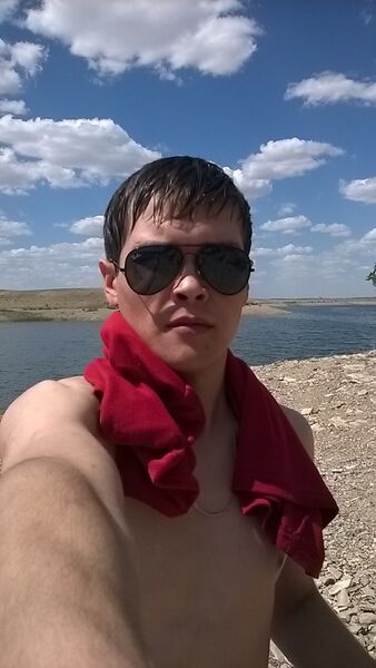  ,   Viktor, 31 ,   