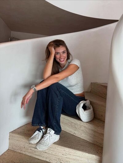  Abbots Langley,   , 27 ,   ,   