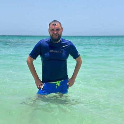  ,   Artem, 42 ,   ,   