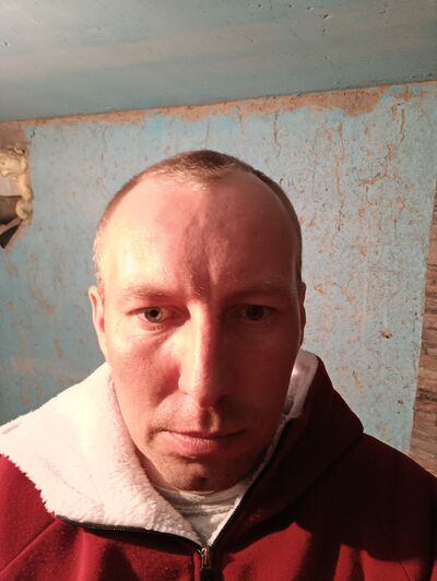 ,   Leon, 37 ,   ,   