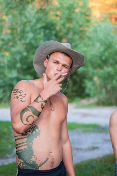  ,   Tony, 32 ,   ,   , c 