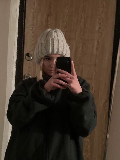  ,   Anna, 23 ,   