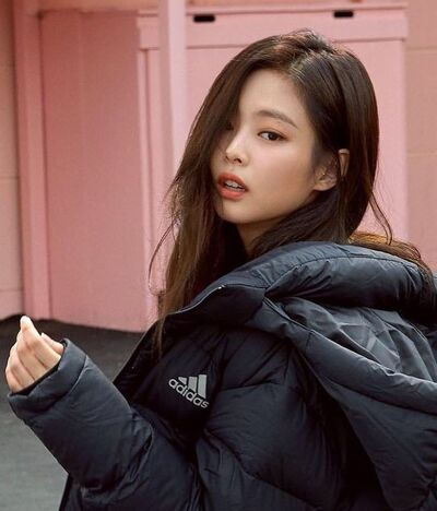  ,   Jennie, 26 ,   