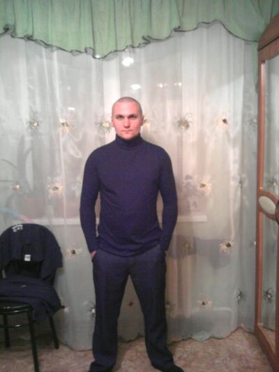  ,   Viktor, 37 ,  