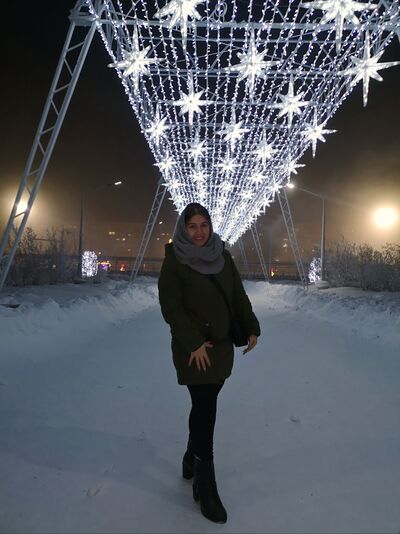  ,   Ella, 33 ,  
