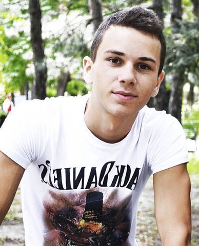  34046817  Max, 28 ,    