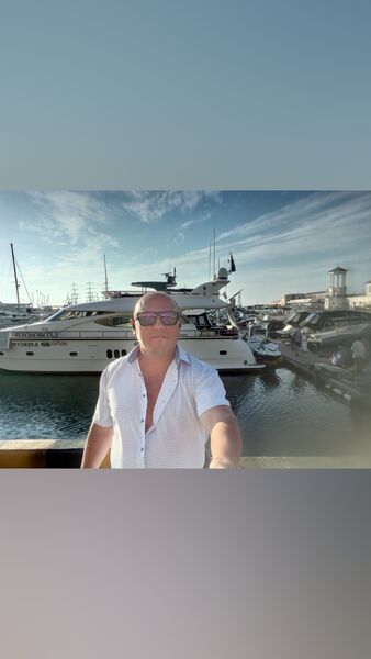  -,   Leon, 48 ,   ,   
