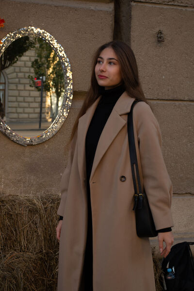  ,   Maria, 19 ,   