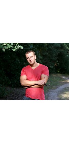  --,   Tom, 32 ,   ,   