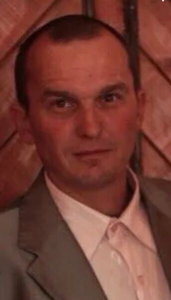  ,   Artem, 44 ,  