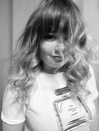  ,   Anya, 25 ,   
