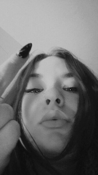  ,   Violetta, 21 ,  