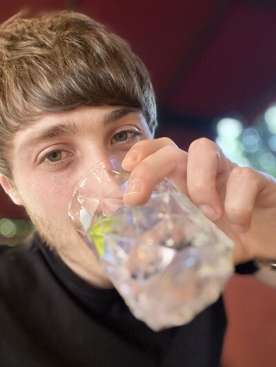  ,   Mika, 30 ,   ,   , c , 