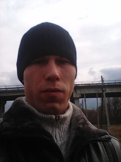  ,   Viktor, 35 ,   